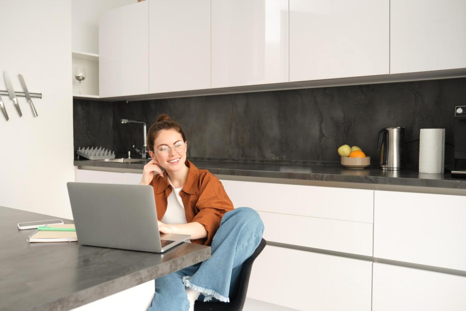 Praktische Beauty-Beratung mit individueller Farbanalyse und Styling-Tipps